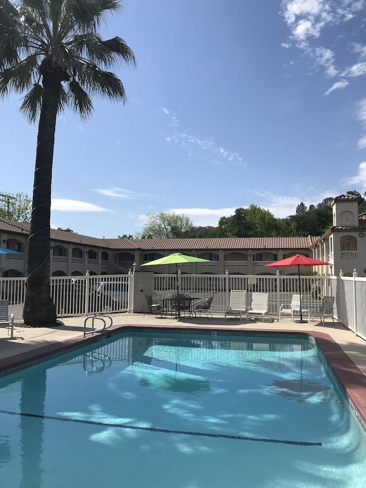 Travelodge By Wyndham Redding Ca מראה חיצוני תמונה