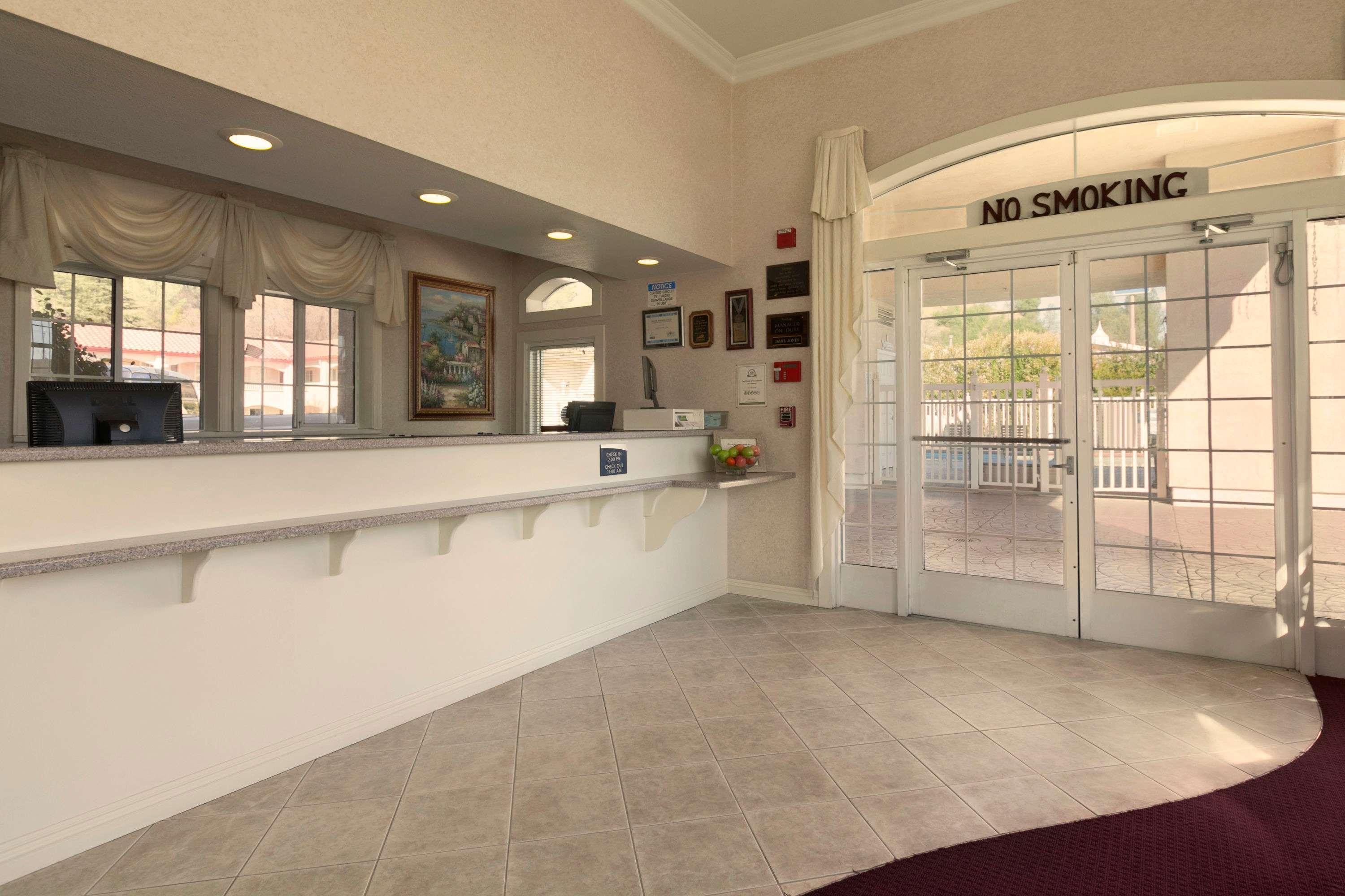 Travelodge By Wyndham Redding Ca מראה חיצוני תמונה