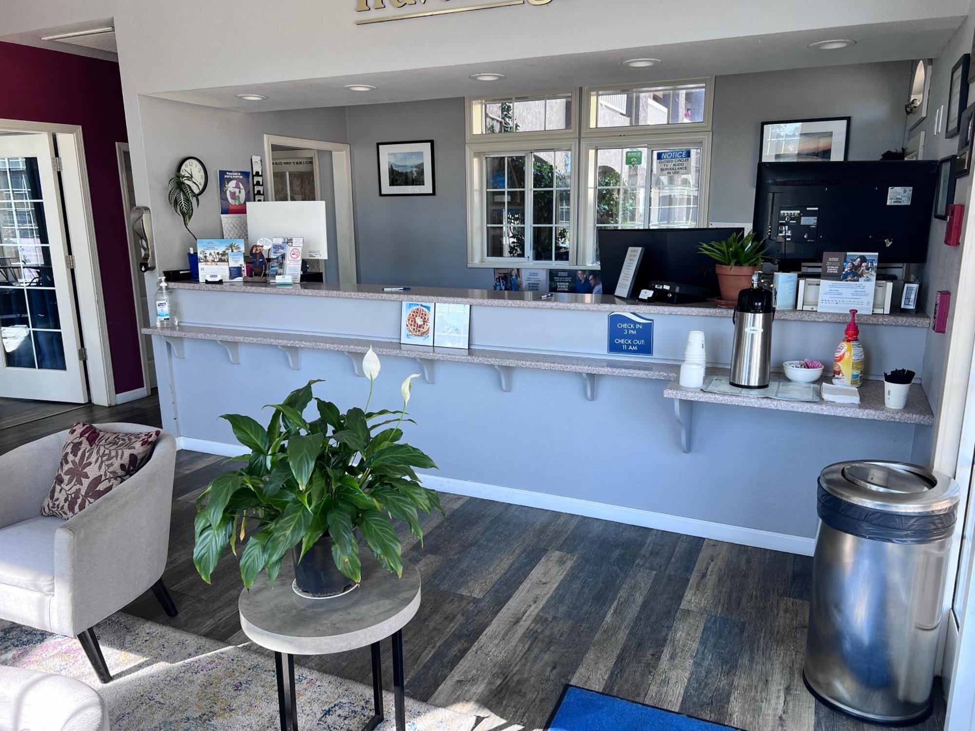 Travelodge By Wyndham Redding Ca מראה חיצוני תמונה