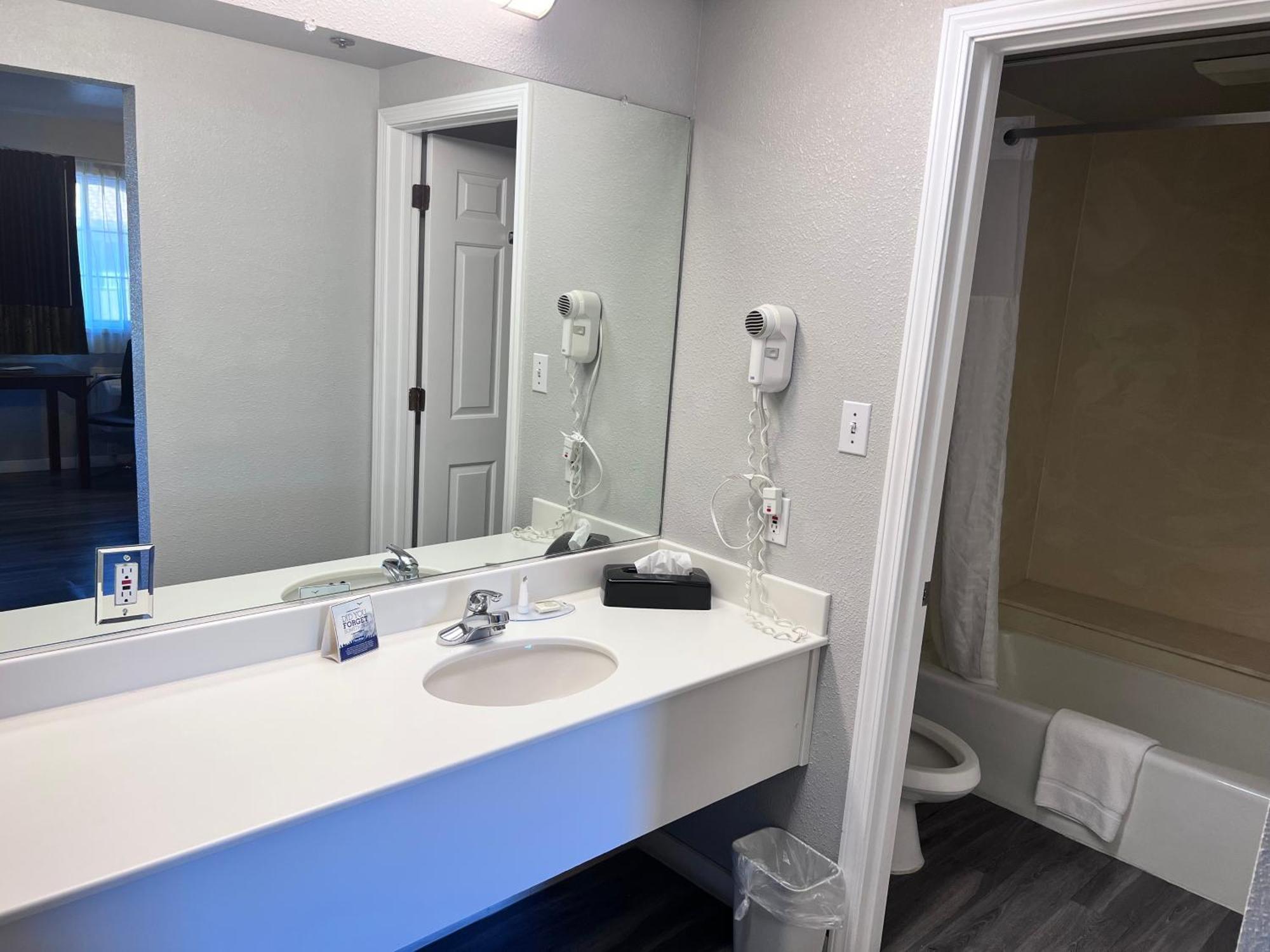 Travelodge By Wyndham Redding Ca מראה חיצוני תמונה