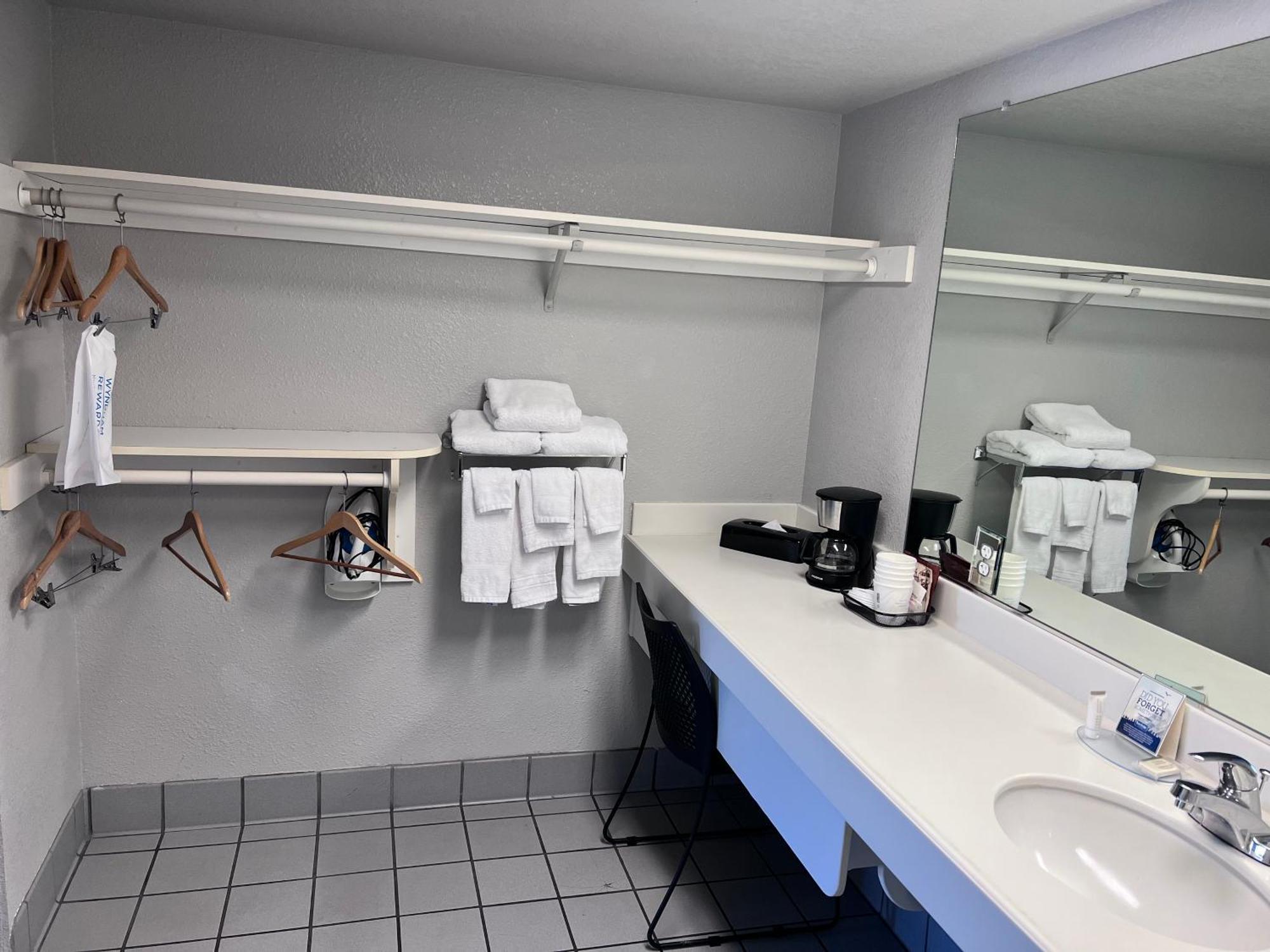 Travelodge By Wyndham Redding Ca מראה חיצוני תמונה