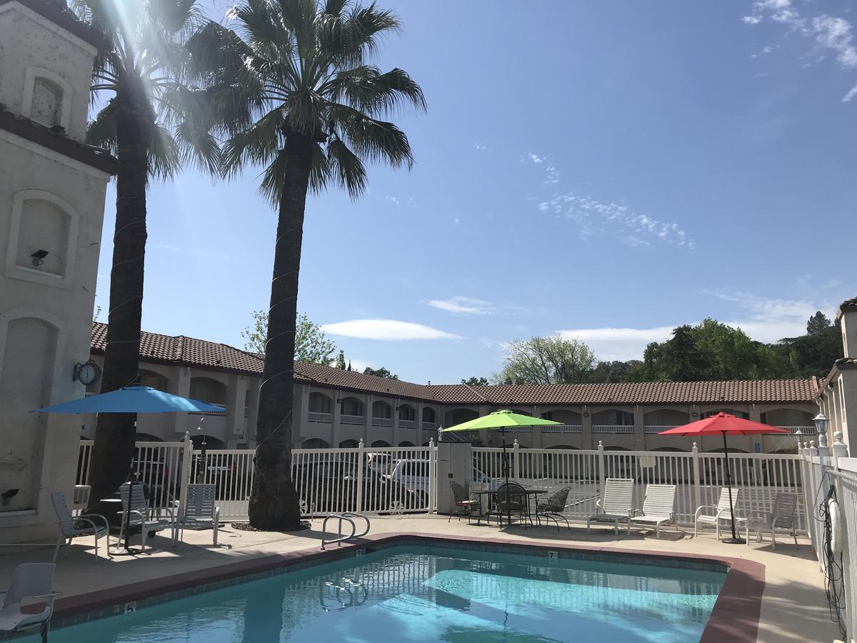 Travelodge By Wyndham Redding Ca מראה חיצוני תמונה