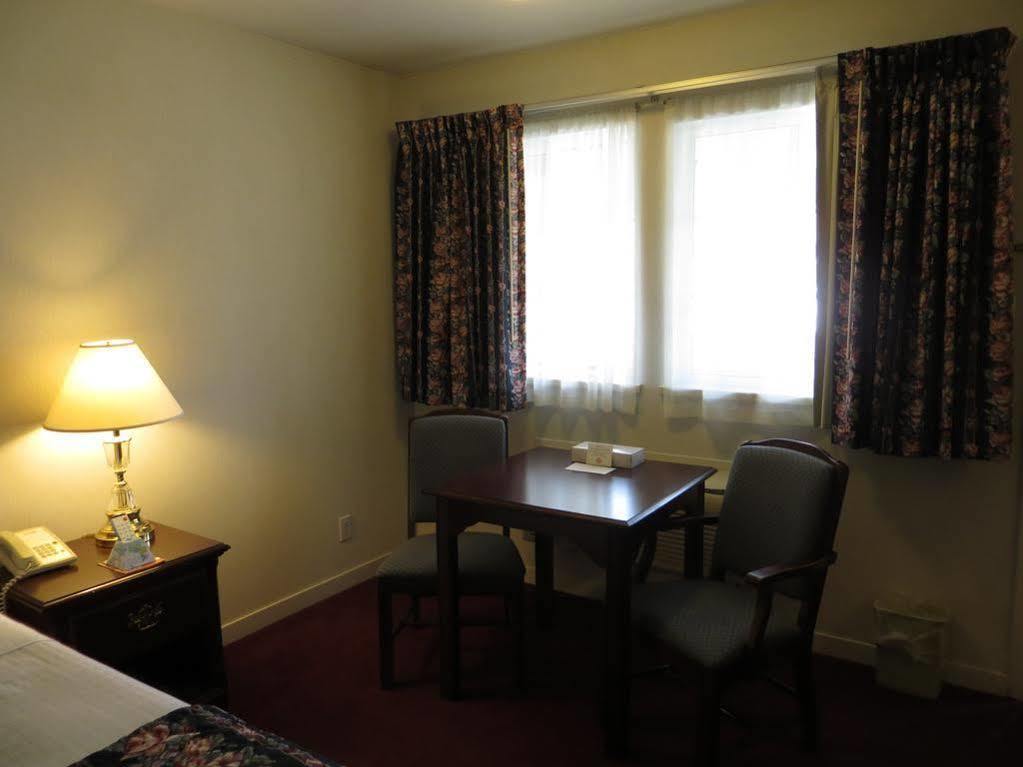 Travelodge By Wyndham Redding Ca מראה חיצוני תמונה